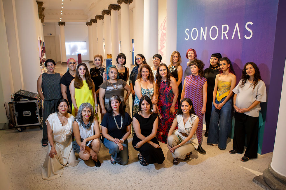 Artistas y curadoras participantes en la exposición Sonoras. Foto: Luis Manuel Sosa Gutiérrez