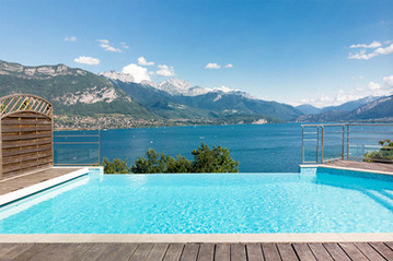piscine vue lac soleil