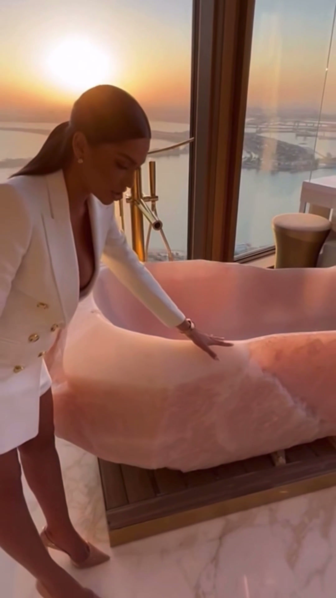 ULTRA Luxury ROSE QUARTZ Bathtub