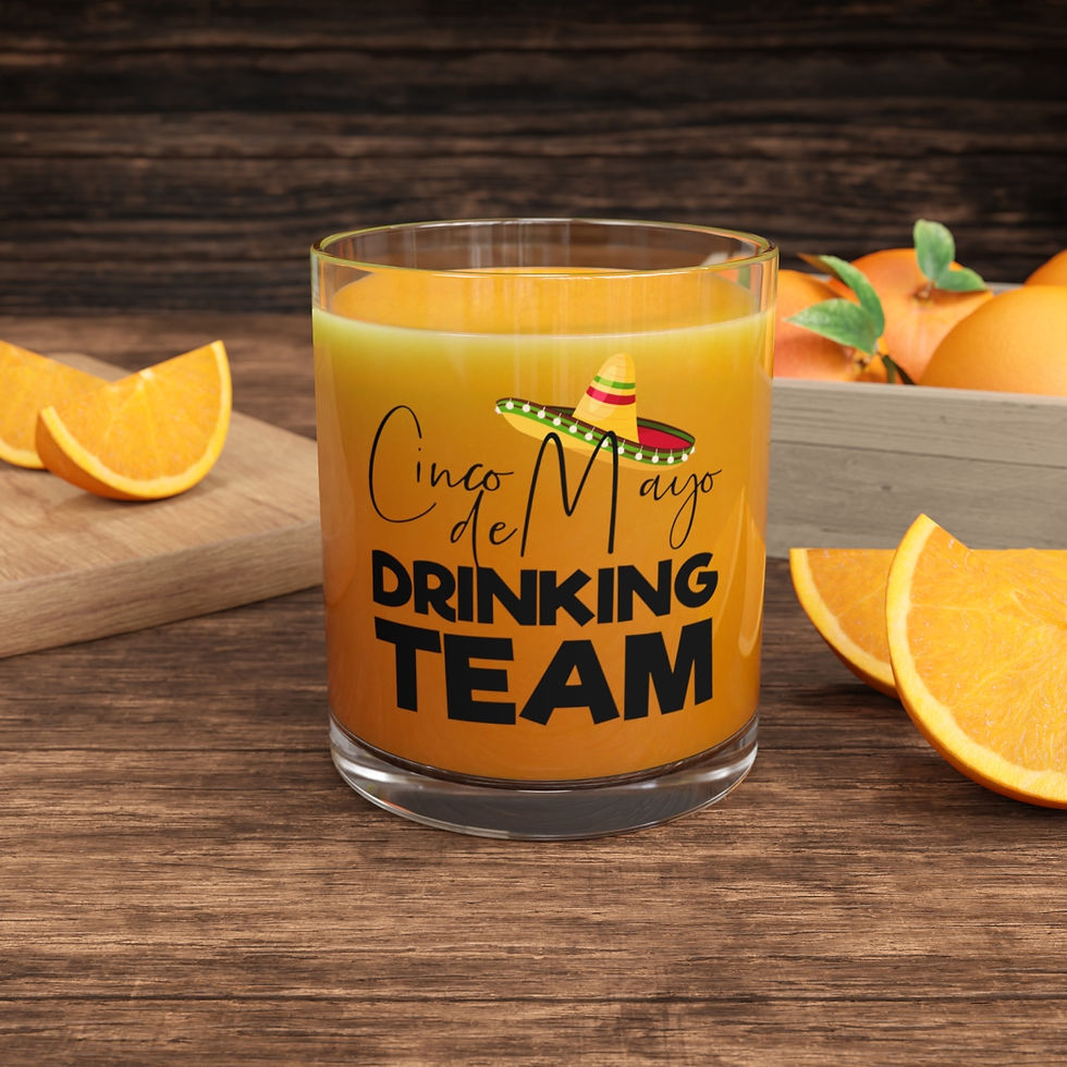 10oz. clear bar glass with the fun words "Cinco de Mayo Drinking Team" printed in black letter and a yellow, green and red sombrero placed over the M in Mayo.