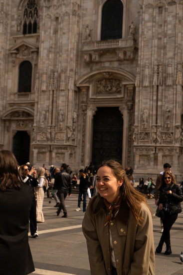 Laughing girl in front of the Duomo