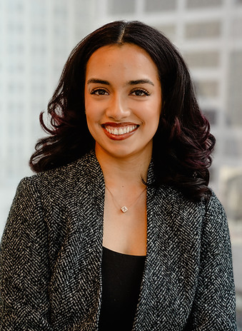 Alondra Headshot.jpg