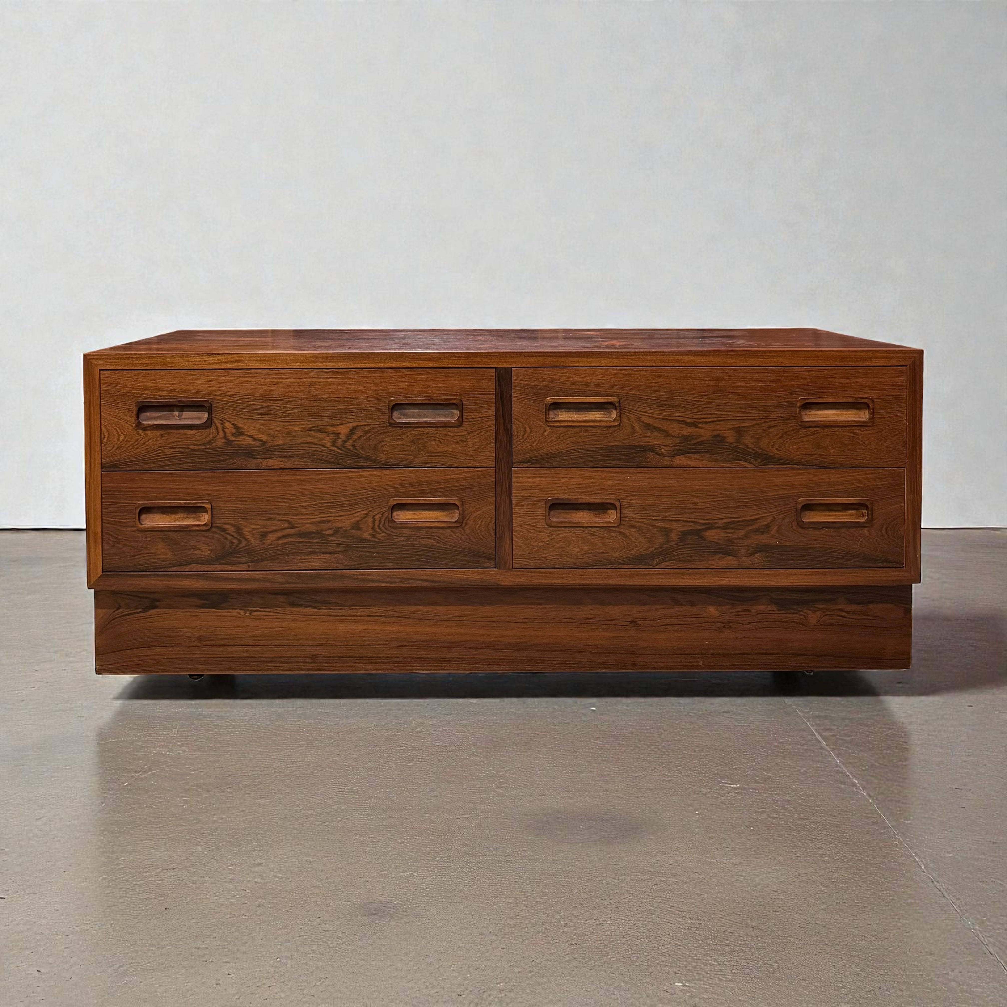 Poul Hundevad skænk i palisander | Dansk design, c. 1960’erne