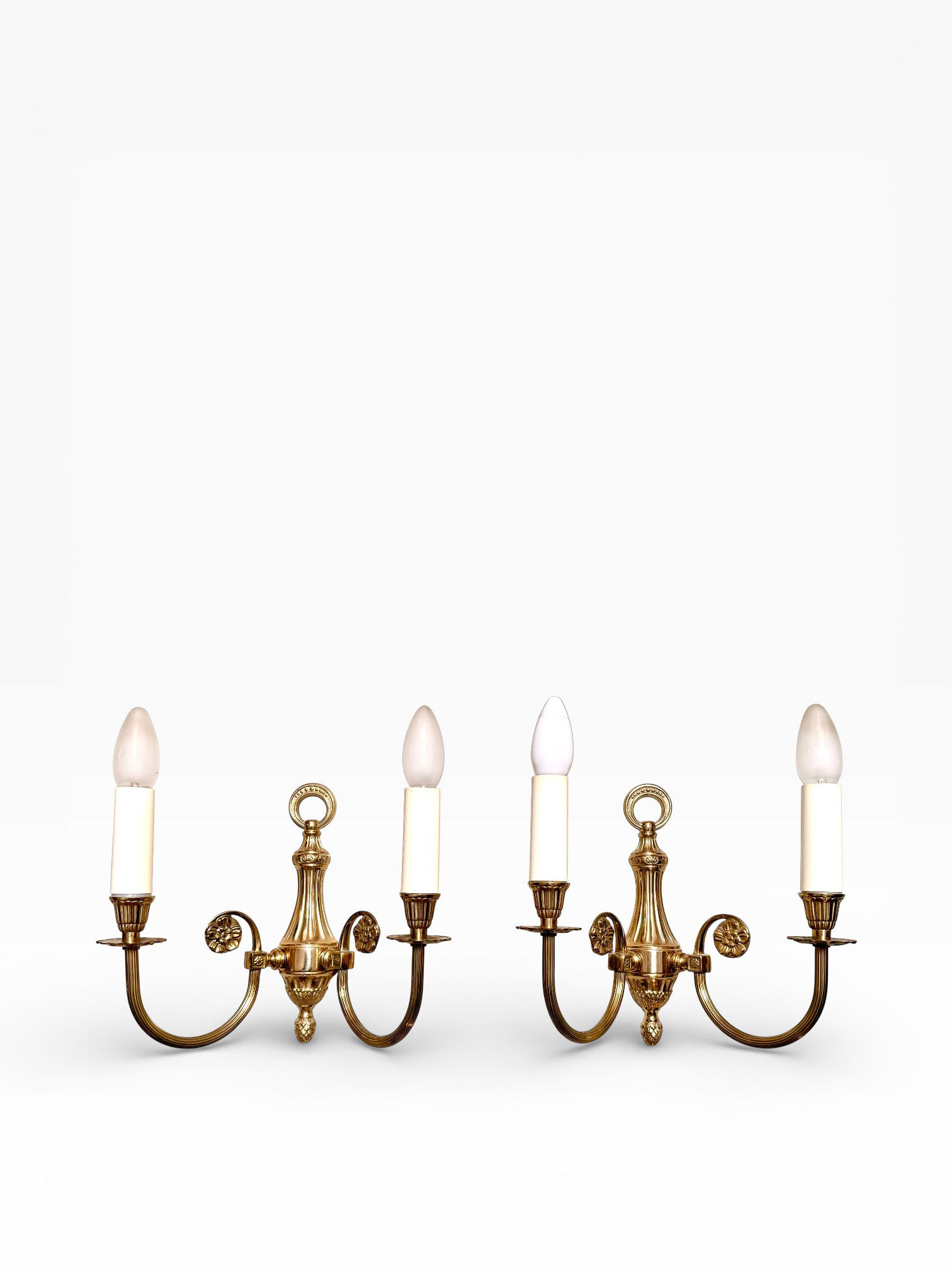 2-armede væglamper i messing