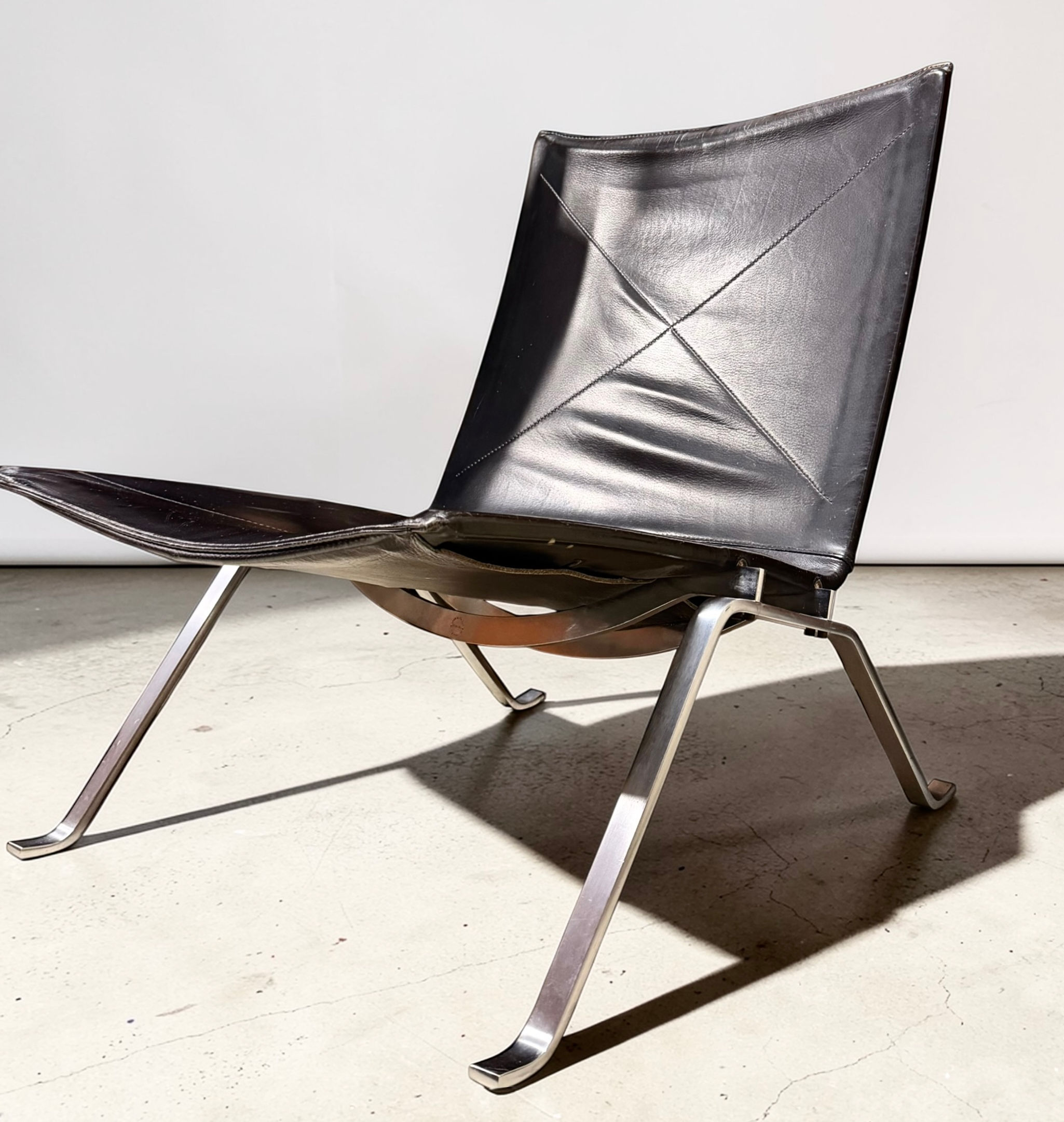 Poul Kjærholm — PK22 lounge chair | Fritz Hansen