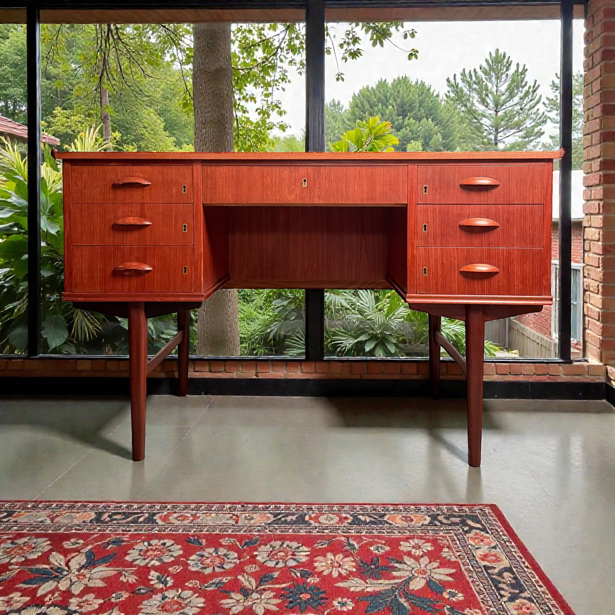 ❄️ SKRIVEBORD | TEAK | I STIL MED SVEND AAGE MADSEN | DANSK DESIGN | C. 1960’ERN