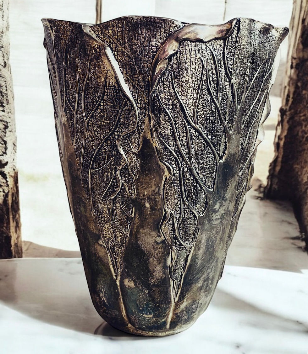 Thumbnail: Vera Lucino – vase in silver-plated ceramic
