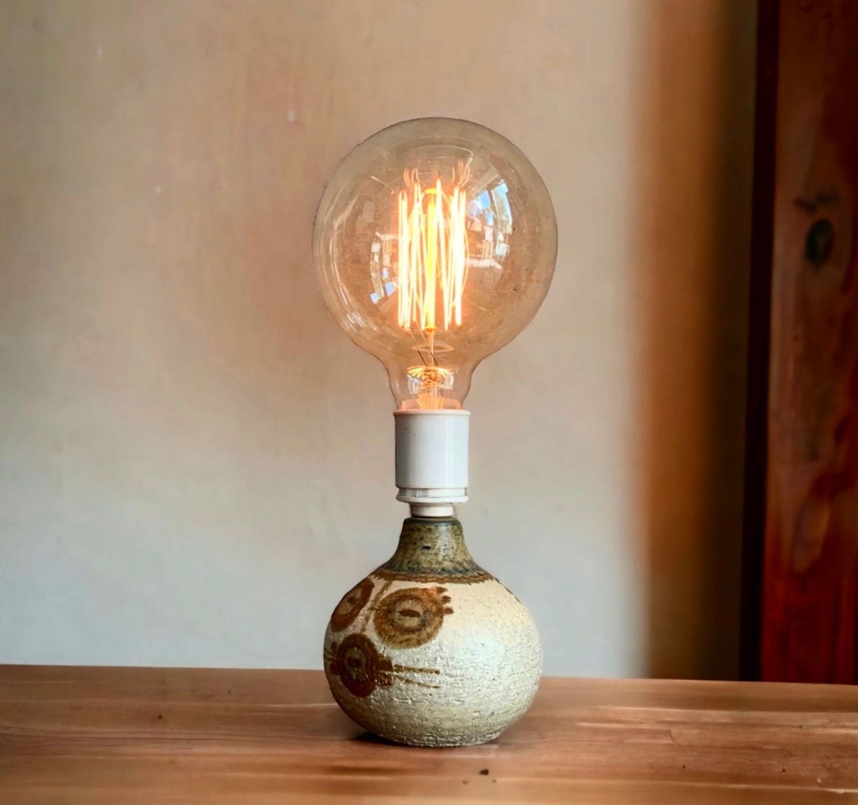 Søholm — bordlampe i keramik | Erika serie