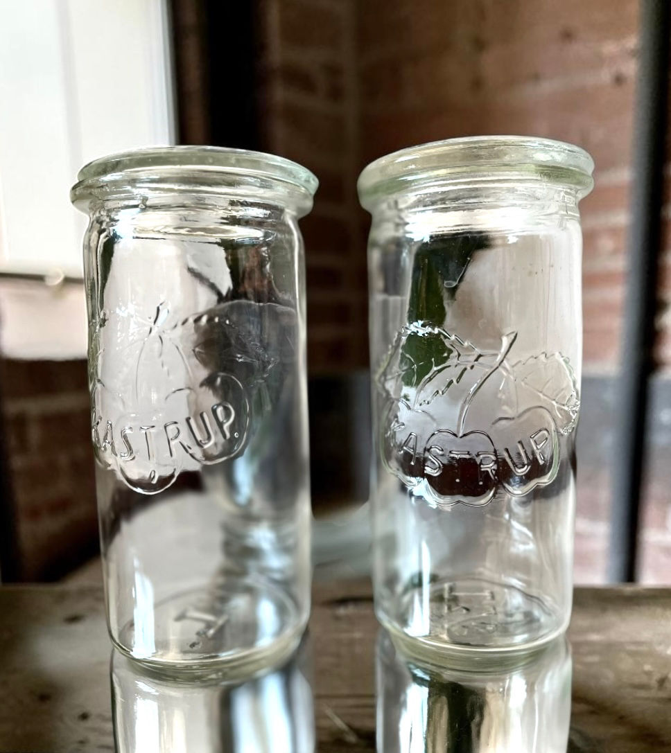 Miniaturebillede: Kastrup glass jars with cherry motif