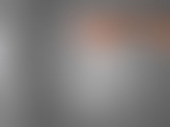 Ilustração de cédulas e uma mão real segurando