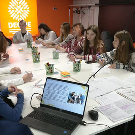 Кар'єрні радники для школярів: як 120 учнів з Чернігова проходять пілотний курс з профорієнтації