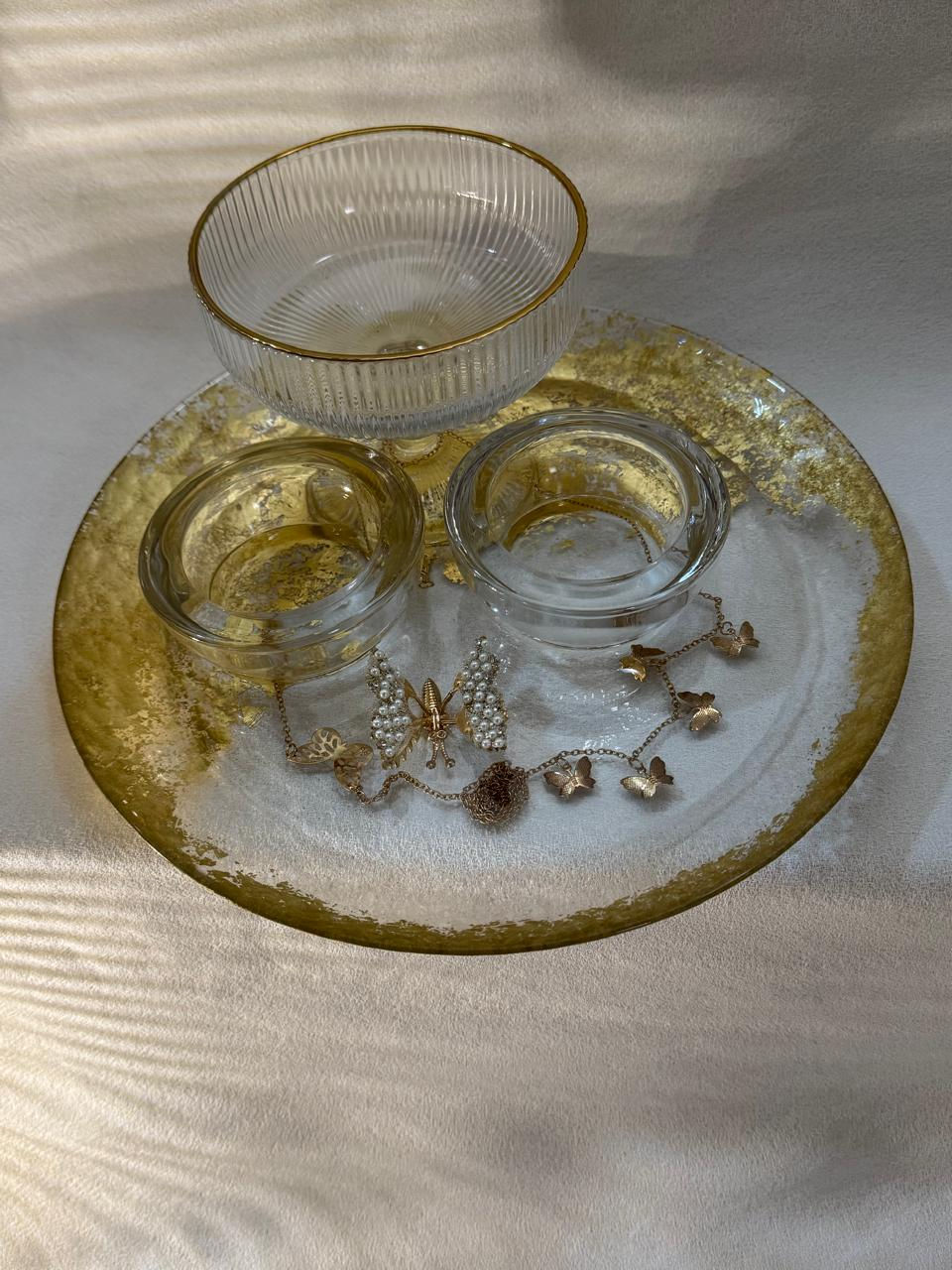 Thumbnail: Resin-accented plate