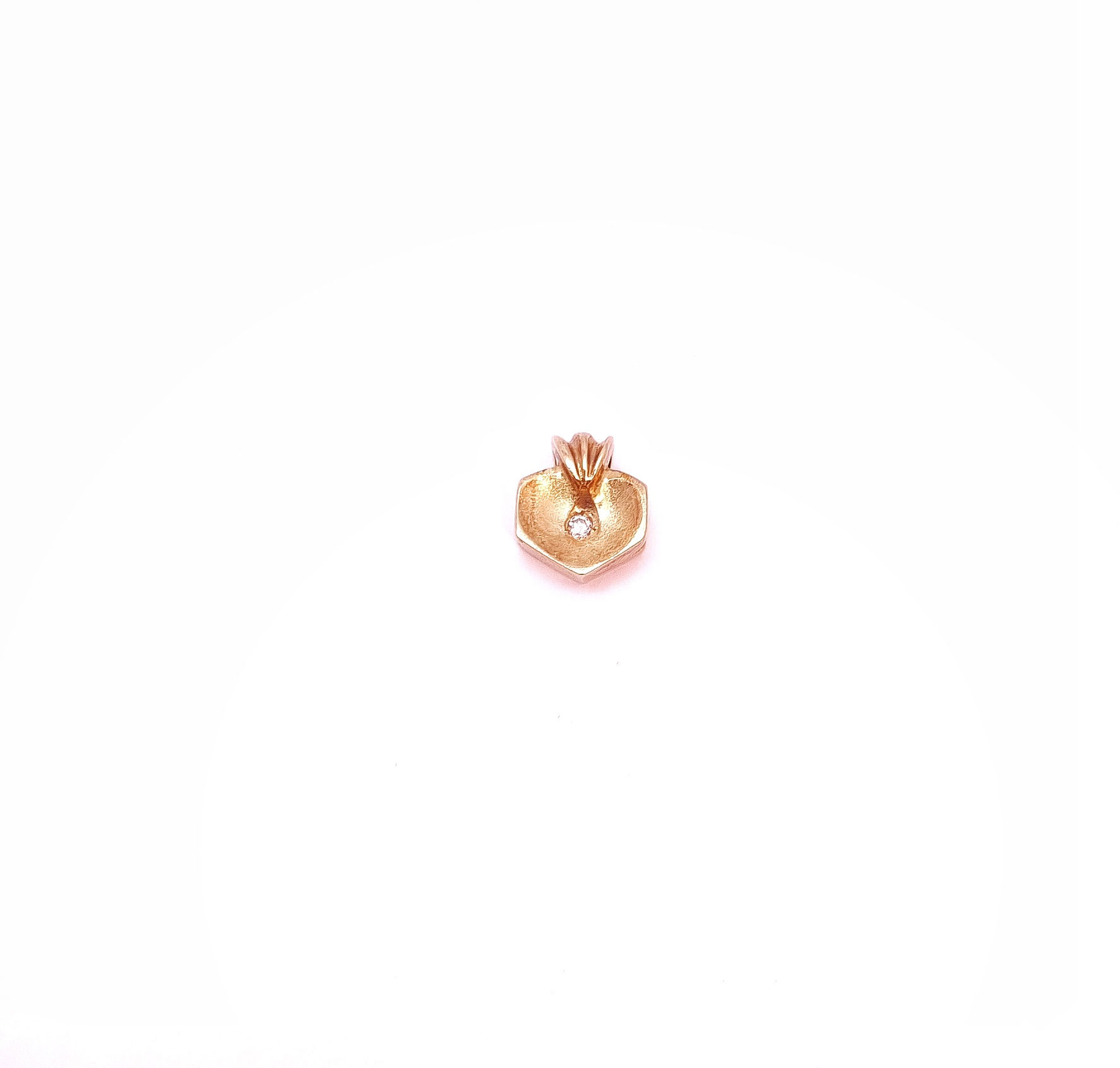 18K Yellow Gold Pendant with Diamond