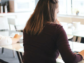 The Graphic Dilemma: Agency vs. Freelance