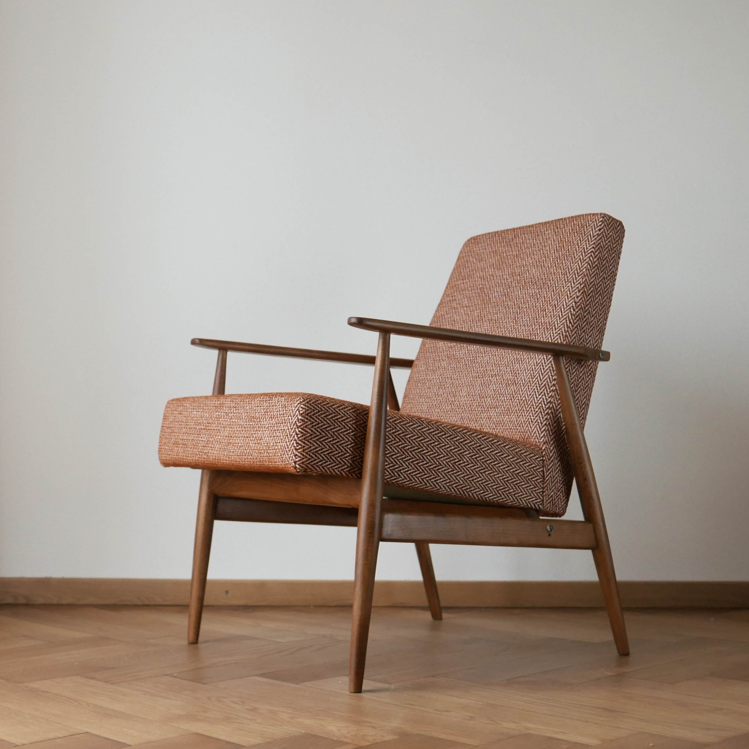 Fotel Lisek PRL, Teak, Tkanina jodełka; Typ 300-190