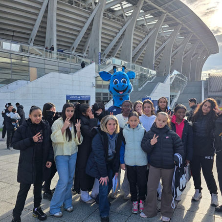 photo équipe féminine devant stade Charléty