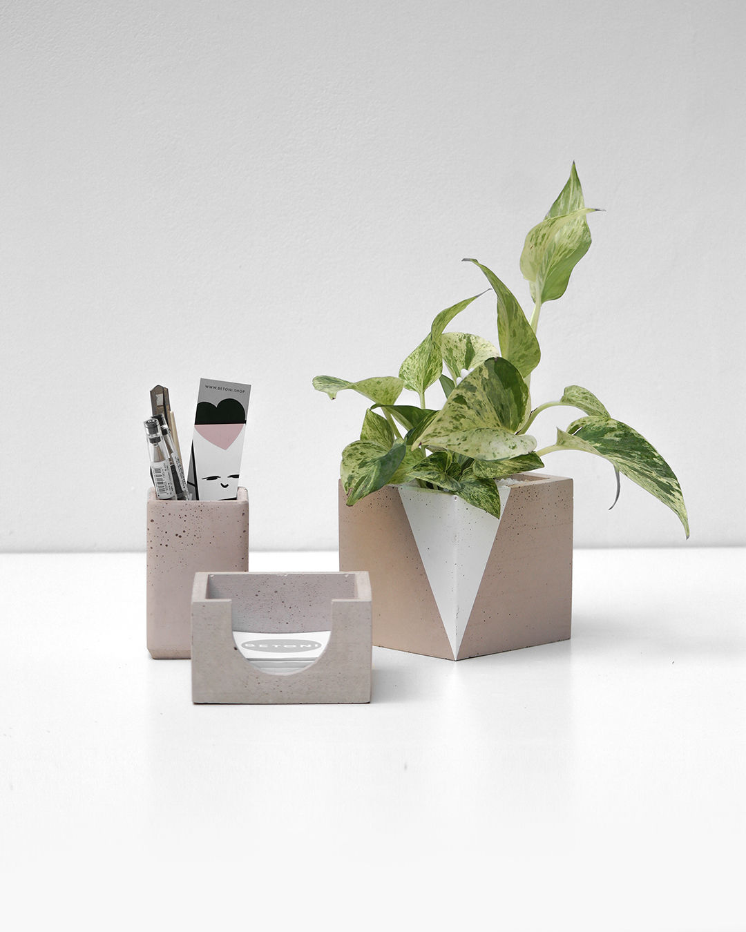 סט בטוני למשרד