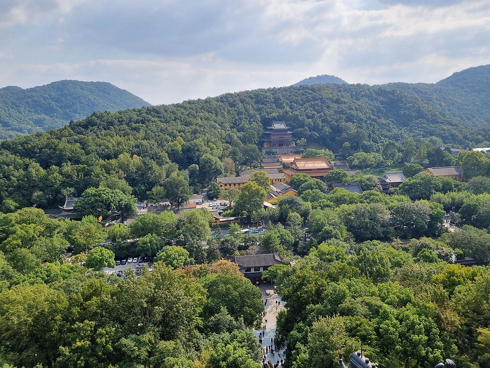 เจดีย์เหลยเฟิง (Leifeng Pagoda) เป็นหนึ่งในแลนด์มาร์คที่สำคัญที่สุดของเมืองหางโจว