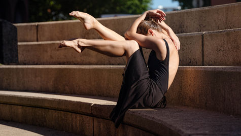 Compose & Pose your models with Light & Shadows!