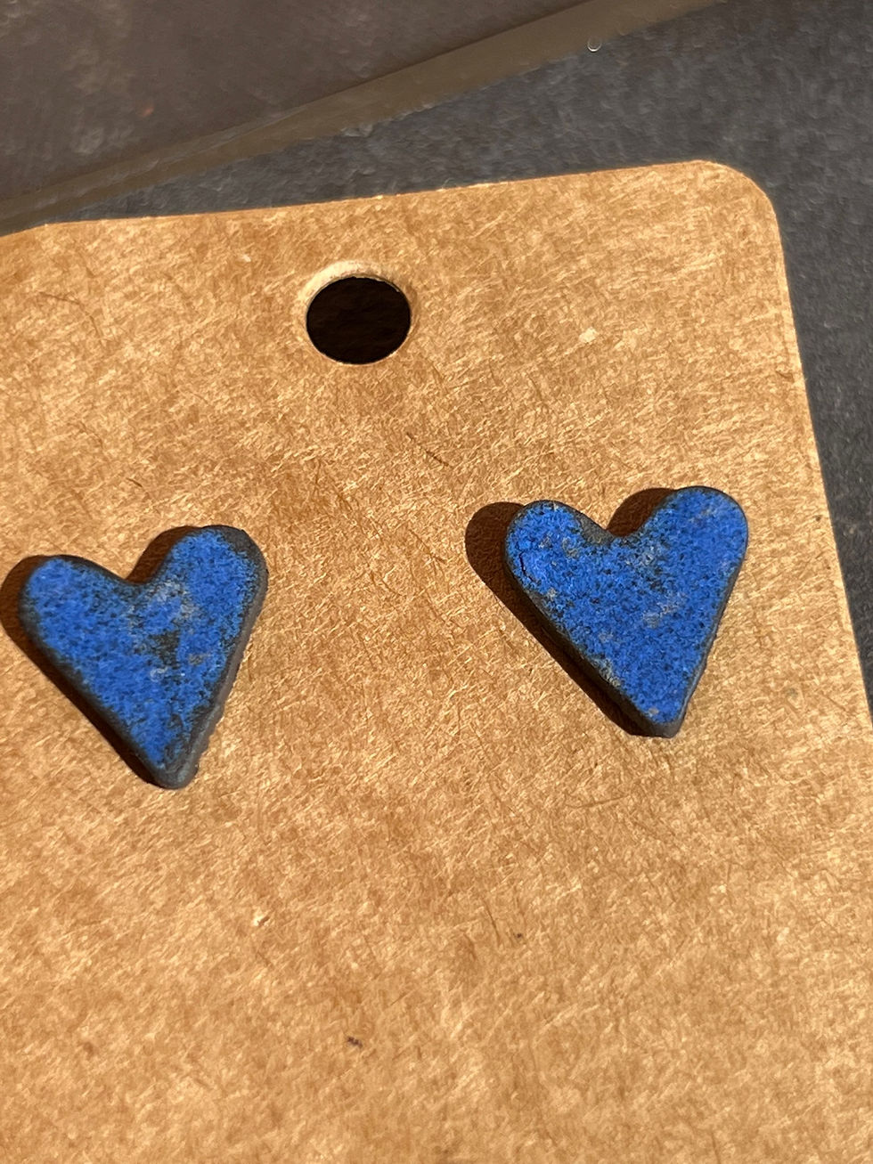 Thumbnail: Dark Heart Earrings 