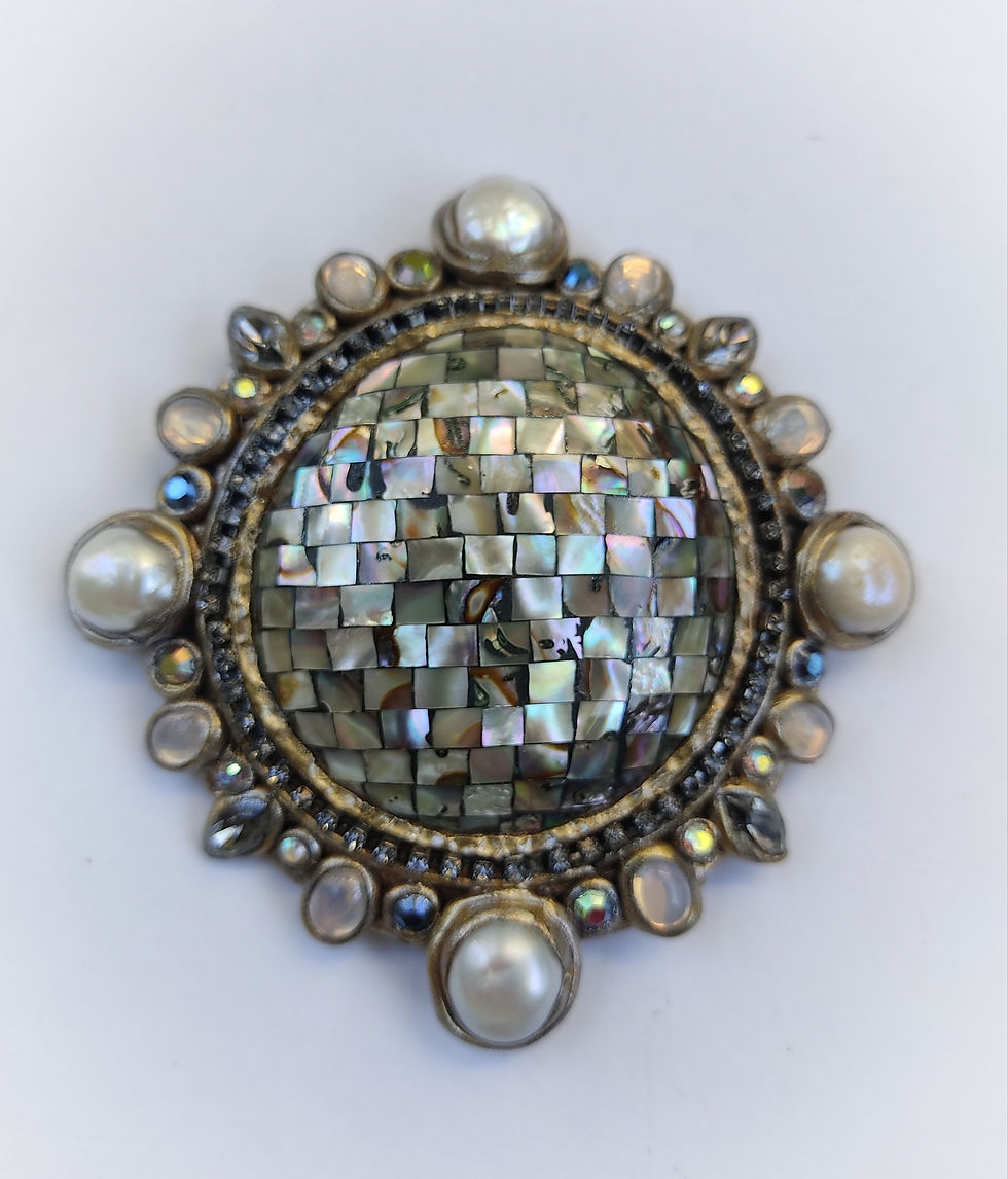 Thumbnail: Broche "La Rosace des Marées"