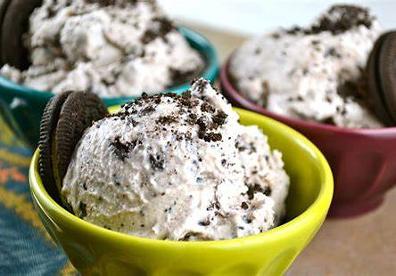 Rich and Creamy Cookies & Cream Ice Cream