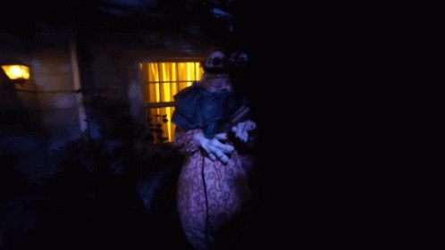 killer-klowns-from-outer-space-halloween-horror-nights.gif