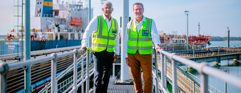 Oliver Naidu | ZET Director & Andrew Barry | Chairman ExxonMobil LNG Market Dev Inc