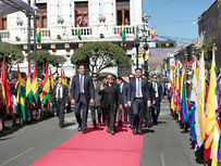 Presidenta asiste como invitada de honor a ceremonia del bicentenario de la independencia de Bolivia