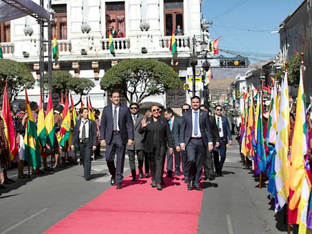 Presidenta asiste como invitada de honor a ceremonia del bicentenario de la independencia de Bolivia
