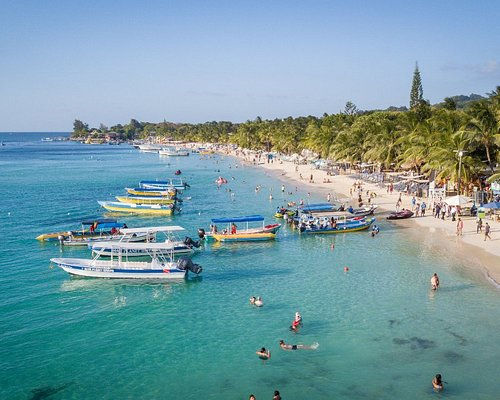 Más de 700 mil hondureños viajaron durante Semana Santa 2026 y generaron L2,400 millones para la economía nacional