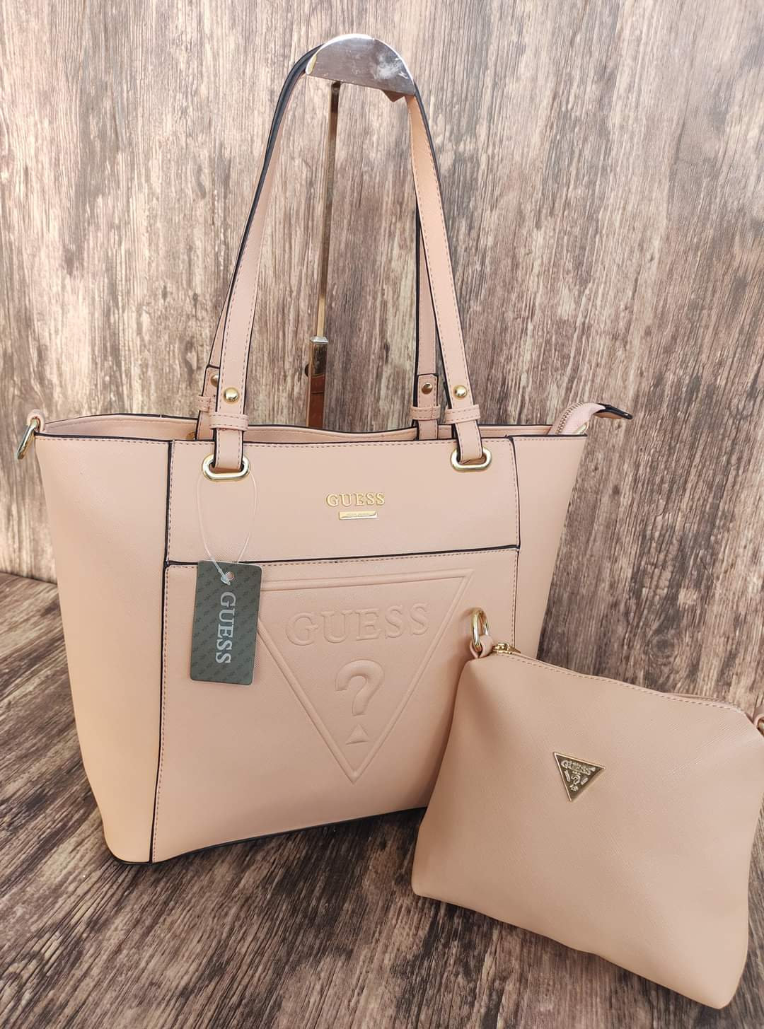 Bolsa Guess color melon con mariconera | Los Tiliches de Sofi