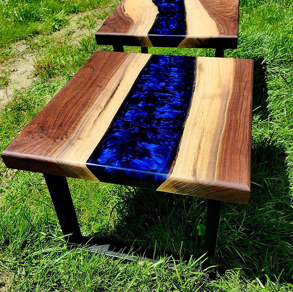 Mesa auxiliar de resina epoxi azul