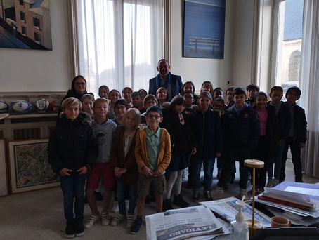 Les élèves de CM1 à la rencontre de Mr Le Maire