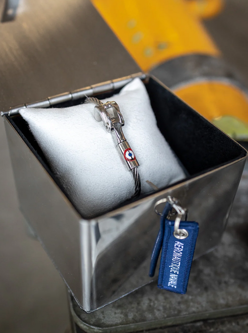 Objet de design sur-mesure en aluminium d'avion