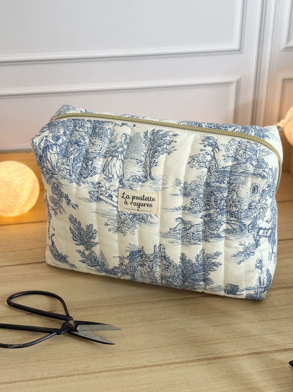 Trousse de toilette matelassée toile de jouy bleu