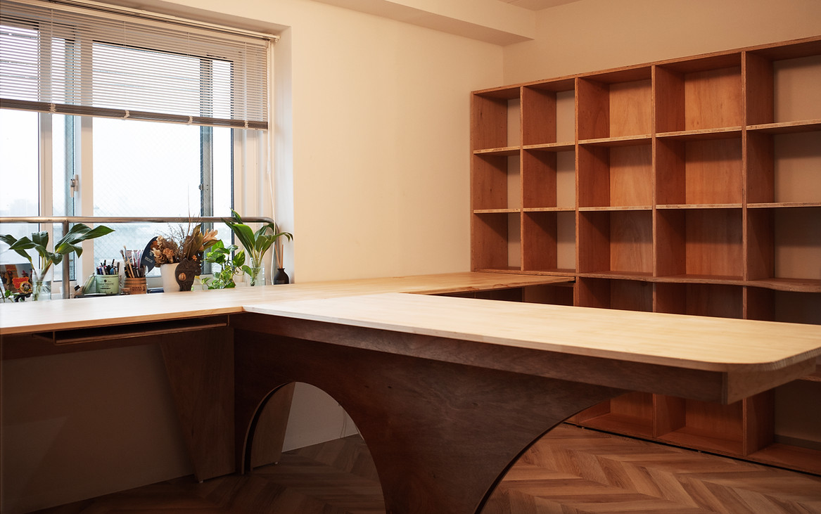  OFFICE DESK / BOOK SHELF