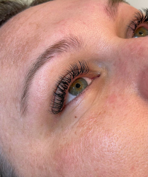 Extensions de cils naturelles à Bordeaux - pose cil à cil chez Organic Store & Beauty