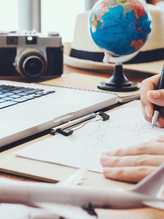 Embracing Technology: Leveraging Customized Travel Apps and Personalized Itineraries