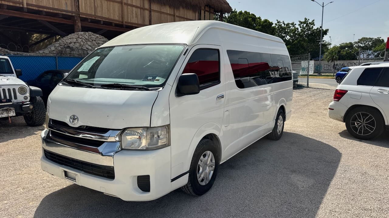 Toyota Hiace GL 15 pasajeros 2016