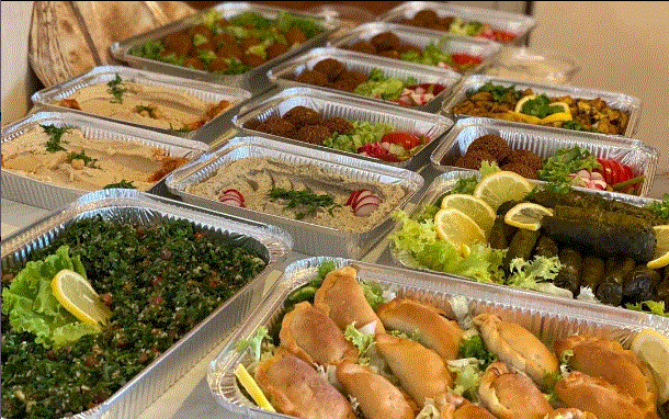 Buffet garni de mezzé libanaises chaudes et froides