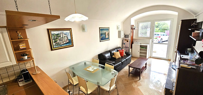 Beach Apartment Francesko near Old Town_edited.jpg