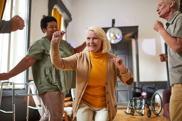 happy-seniors-dancing-in-retirement-home-2022-01-18-23-56-21-utc.jpg