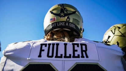 A Primeira mulher na Elite do Futebol Americano Universitário