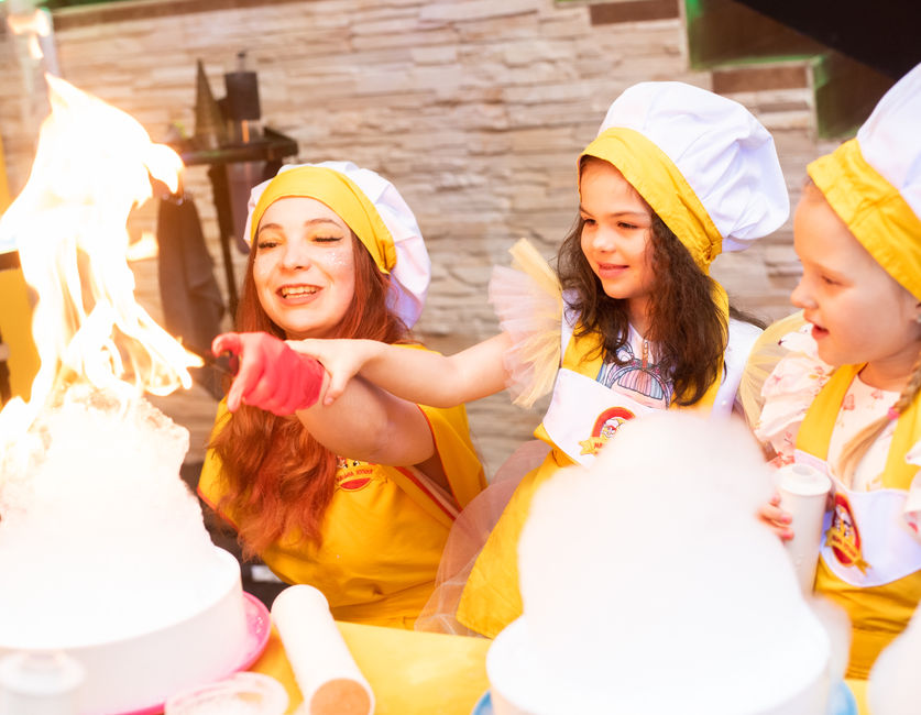 Оbolon_party_room, Оболонь пати рум приміщення для святкування дня народження Київ. Дитяче свято та день народження дитини Київ. Приміщення для дитячого свята в Києві. Шоу-програма та майстер-клас Мильна кухня, шоу для дітей. Шоу мыльная кухня. шоу два в одном.