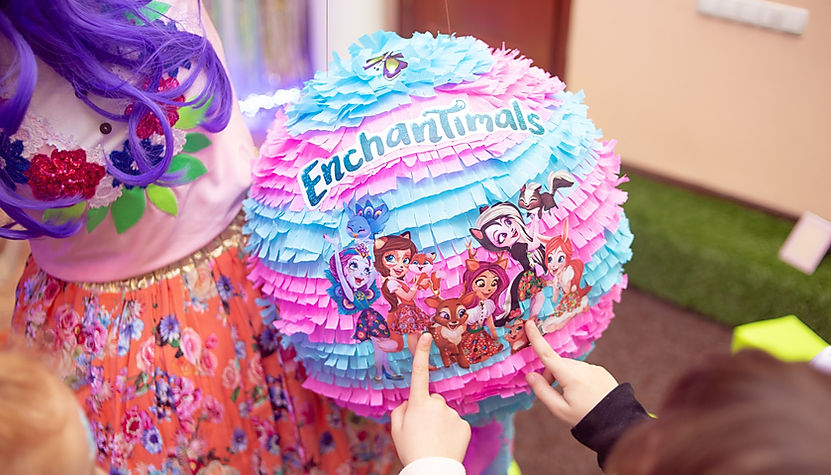 Піньята, яскравий додаток до святкового настрою на дитяче свято та день народження дитини Київ.