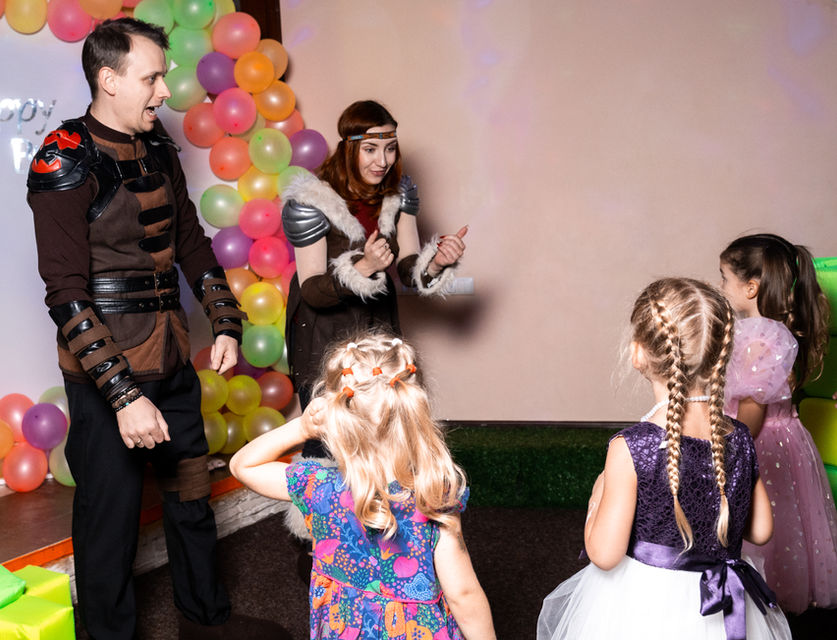 Оbolon_party_room, Оболонь пати рум приміщення для святкування дня народження Київ, аніматори "Як приборкати дракона". Загадкові пригоди вікінгів Іккінга, Астріт та Беззубика. Розважальна програма Беззубик . Розважальна програма палеонтологи та динозаврик Дитяче свято та день народження дитини Київ. Приміщення для дитячого свята в Києві. Аніматори "Як приборкати дракона".Загадкові пригоди вікінгів Іккінга, Астріт та Беззубика. Розважальна програма Беззубик Київ