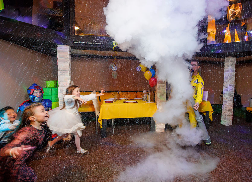 Оbolon_party_room, Оболонь пати рум приміщення для святкування дня народження Київ. Дитяче свято та день народження дитини Київ. Приміщення для дитячого свята в Києві. Шоу-програма наукові досліди.Наукове шоу для дітей Київ. Шоу научніе опіті для детей Киев