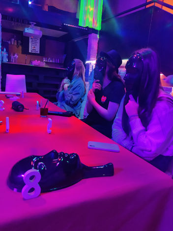 Гра Мафія, Mafia для підлітків на дитяче свято та день народження дитини Київ. Приміщення для дитячого свята в Києві Оbolon_party_room, Оболонь пати рум приміщення для святкування дня народження Київ.