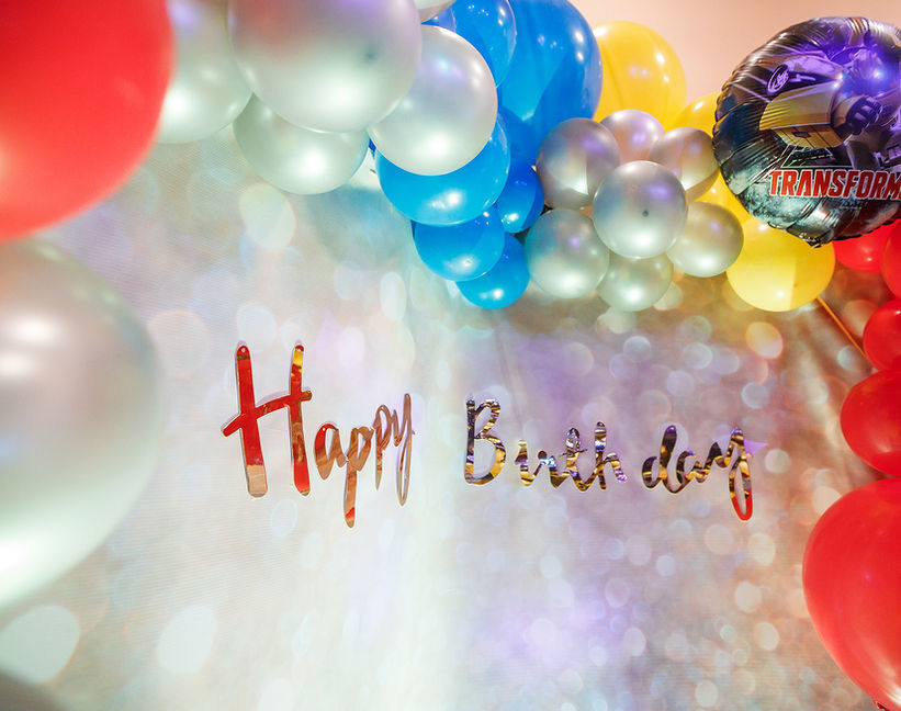 Оbolon_party_room, Оболонь пати рум приміщення для святкування дня народження Київ, аніматори. Дитяче свято та день народження дитини Київ. Приміщення для дитячого свята в Києві. Аніматори Трансформери Оптімус Прайм та Бамблбі, Transformers.